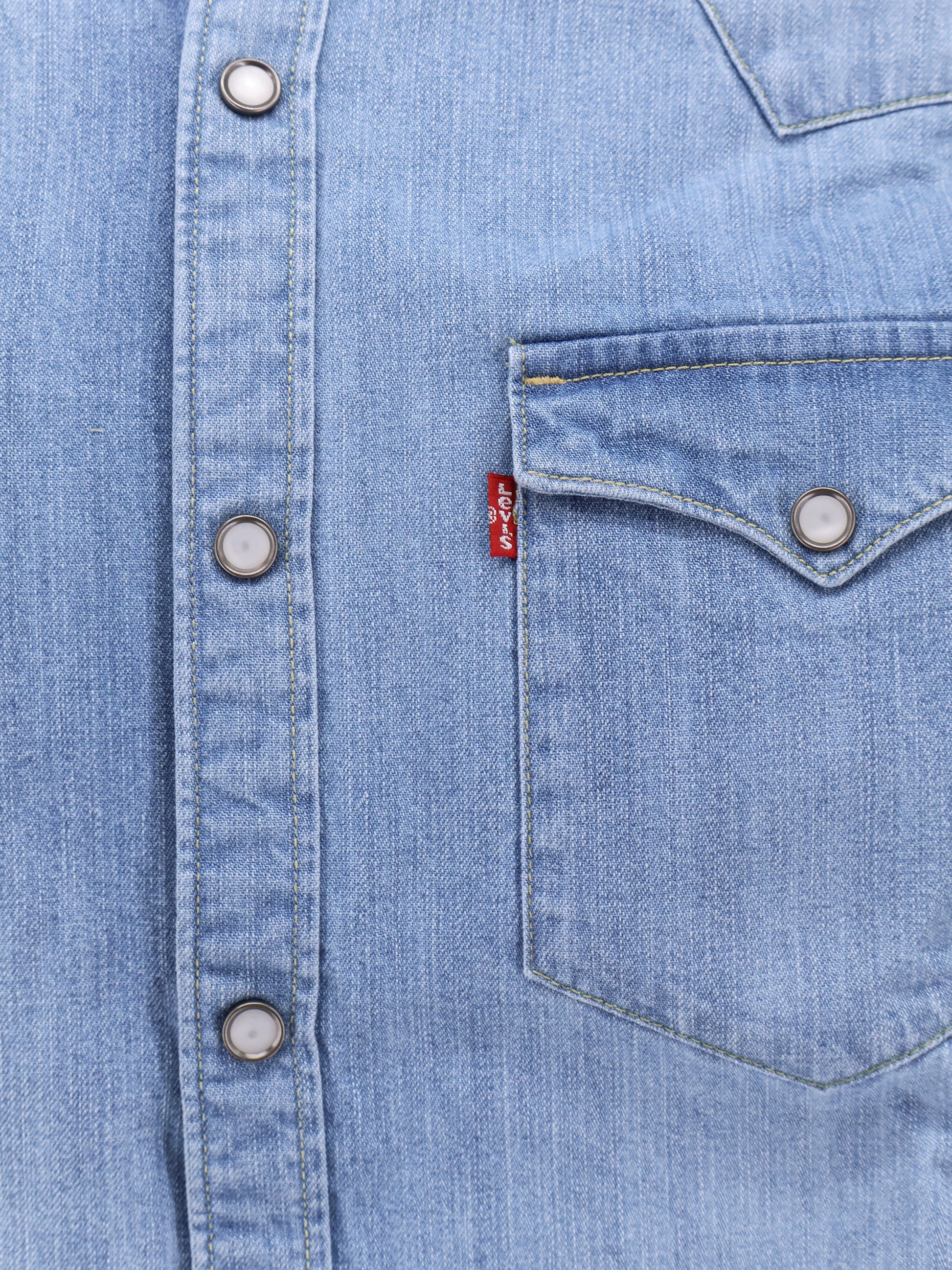 levi's-barstow-western-denim-shirt