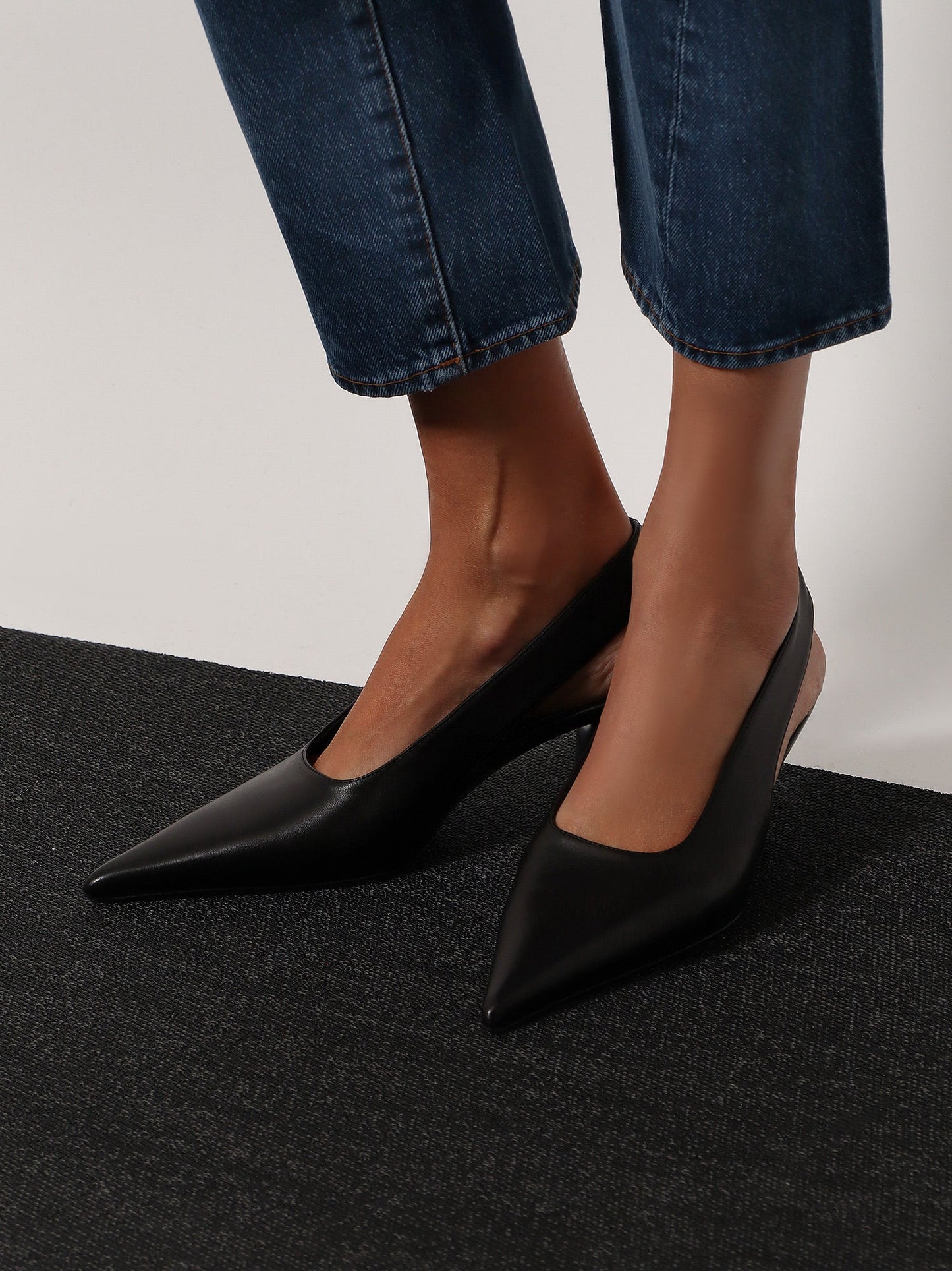 toteme-leather-decolleté-slingback
