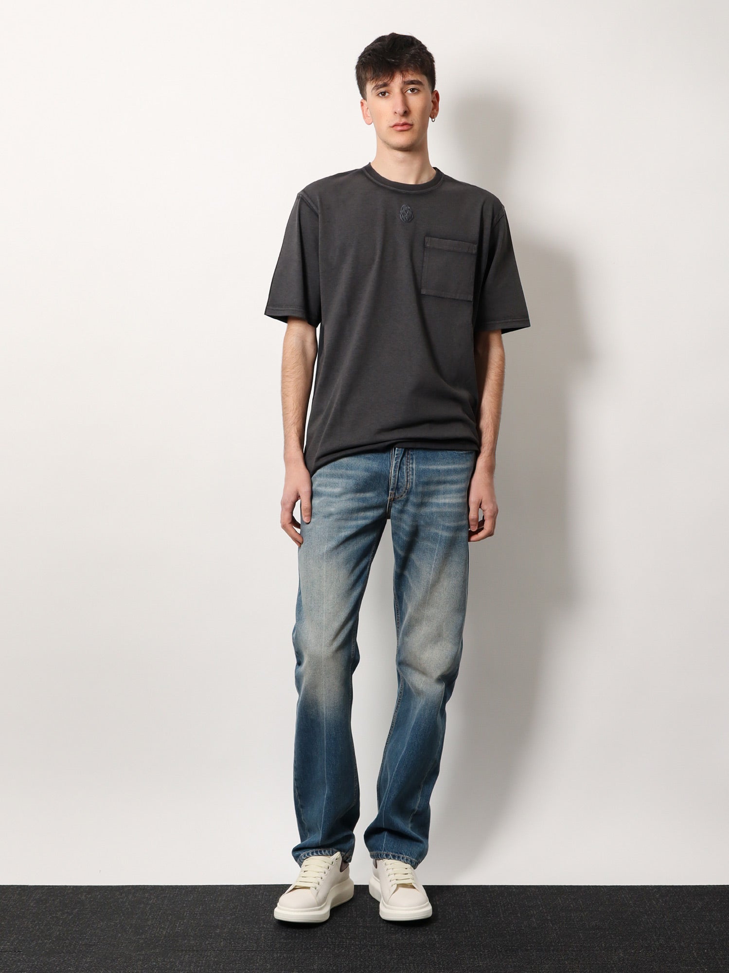 alexander-mcqueen-cotton-t-shirt-with-frontal-iconic-skull