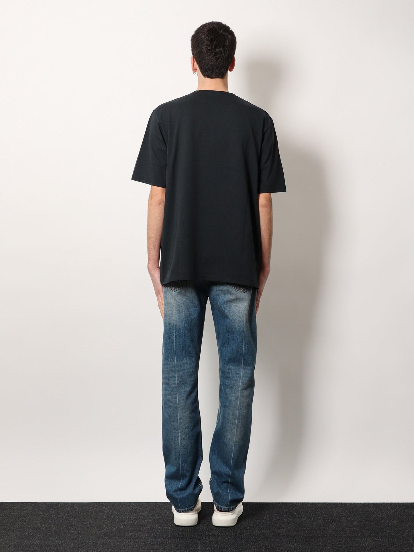 alexander-mcqueen-cotton-t-shirt-with-frontal-iconic-skull