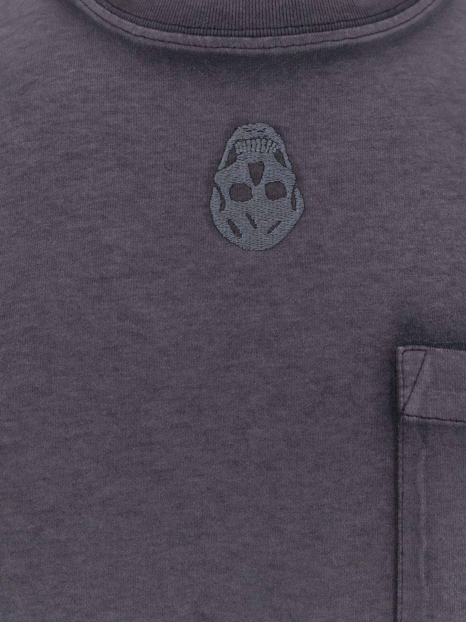 alexander-mcqueen-cotton-t-shirt-with-frontal-iconic-skull