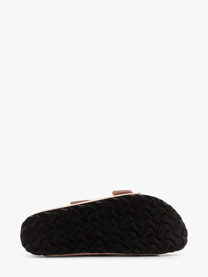 birkenstock-arizona-big-buckle-patent-leather-sandals