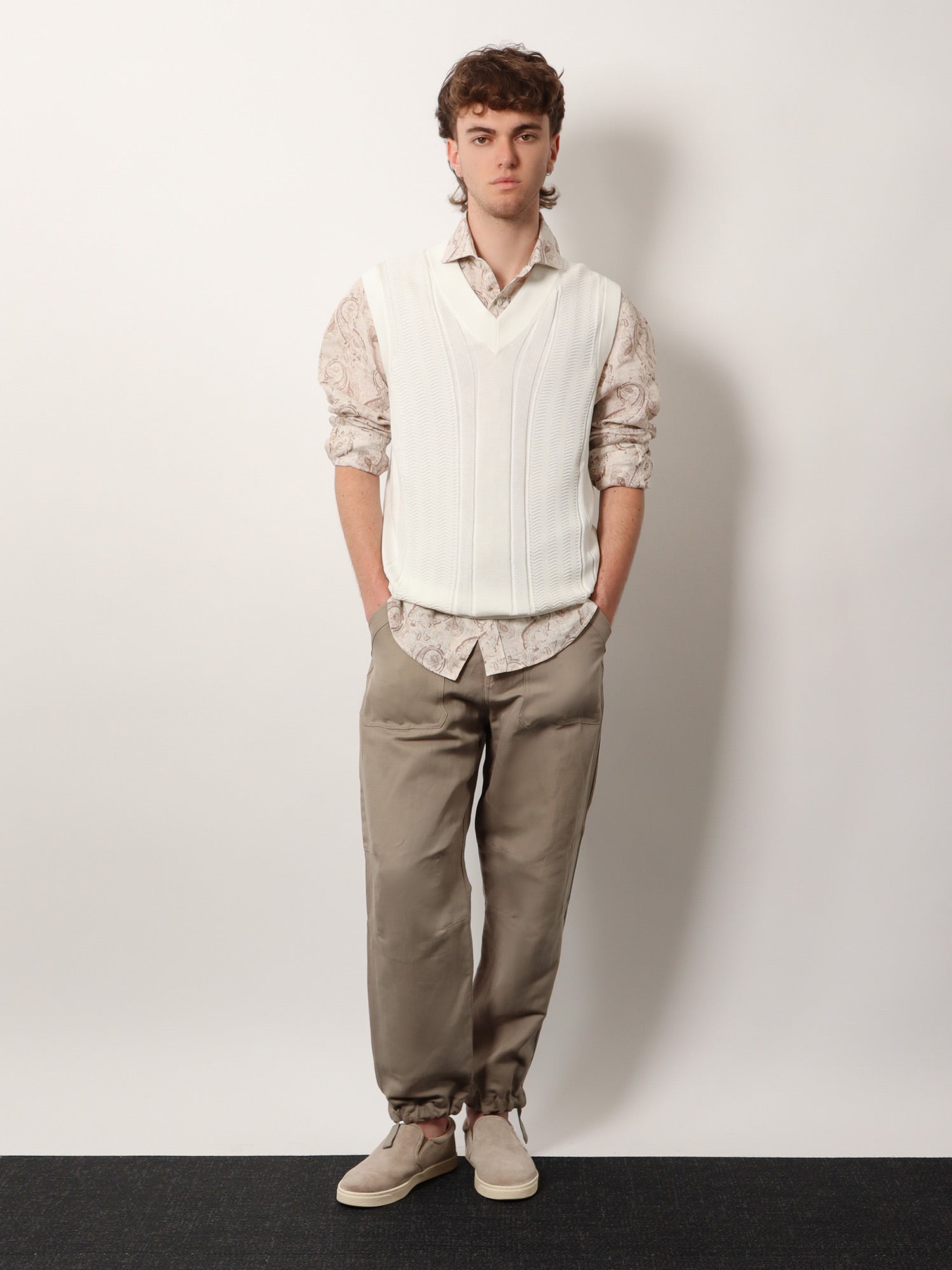 brunello-cucinelli-linen-and-cotton-relaxed-fit-trousers