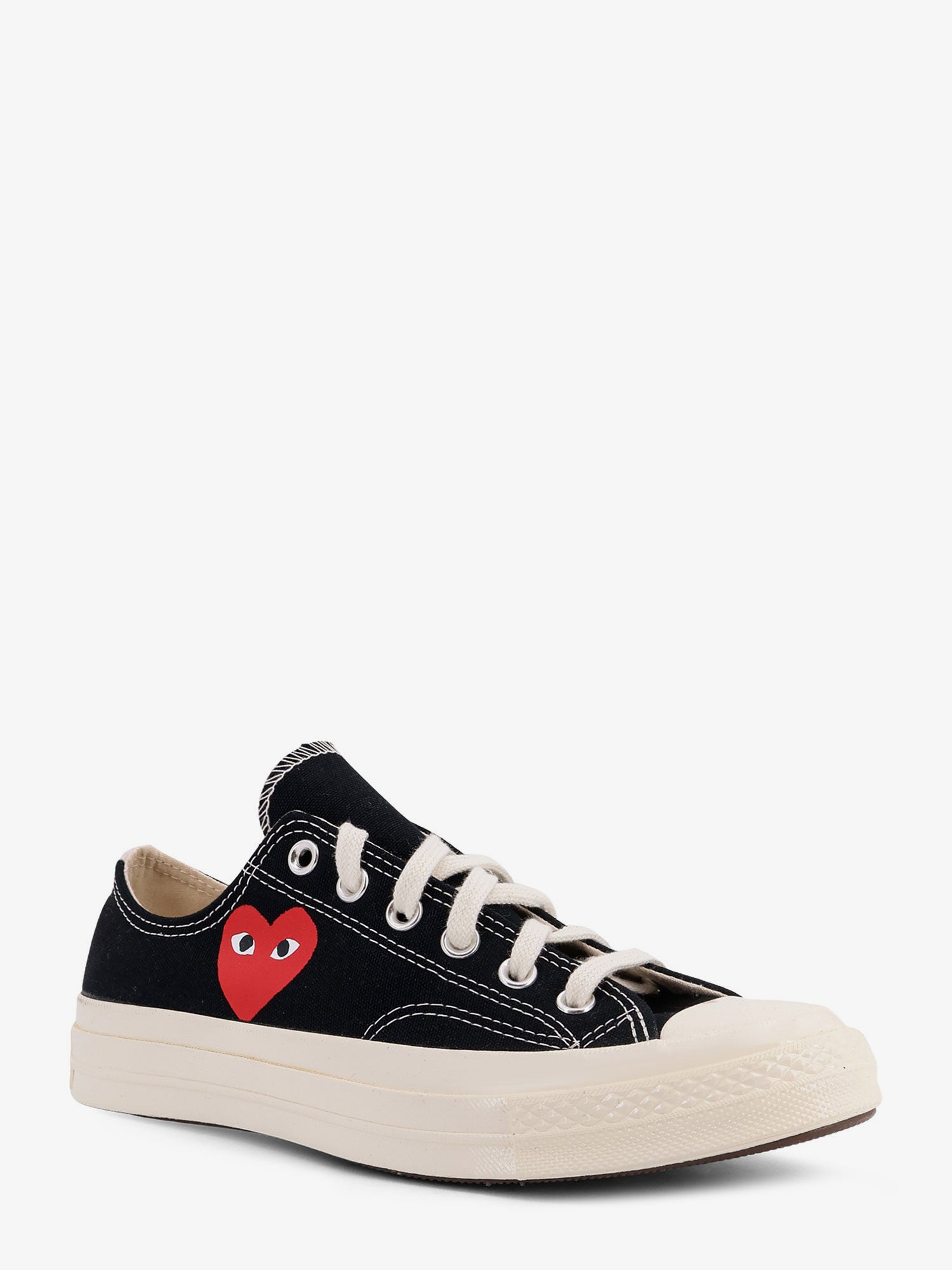 comme-des-garçons-play-canvas-single-heart-chuck-`70-sneakers
