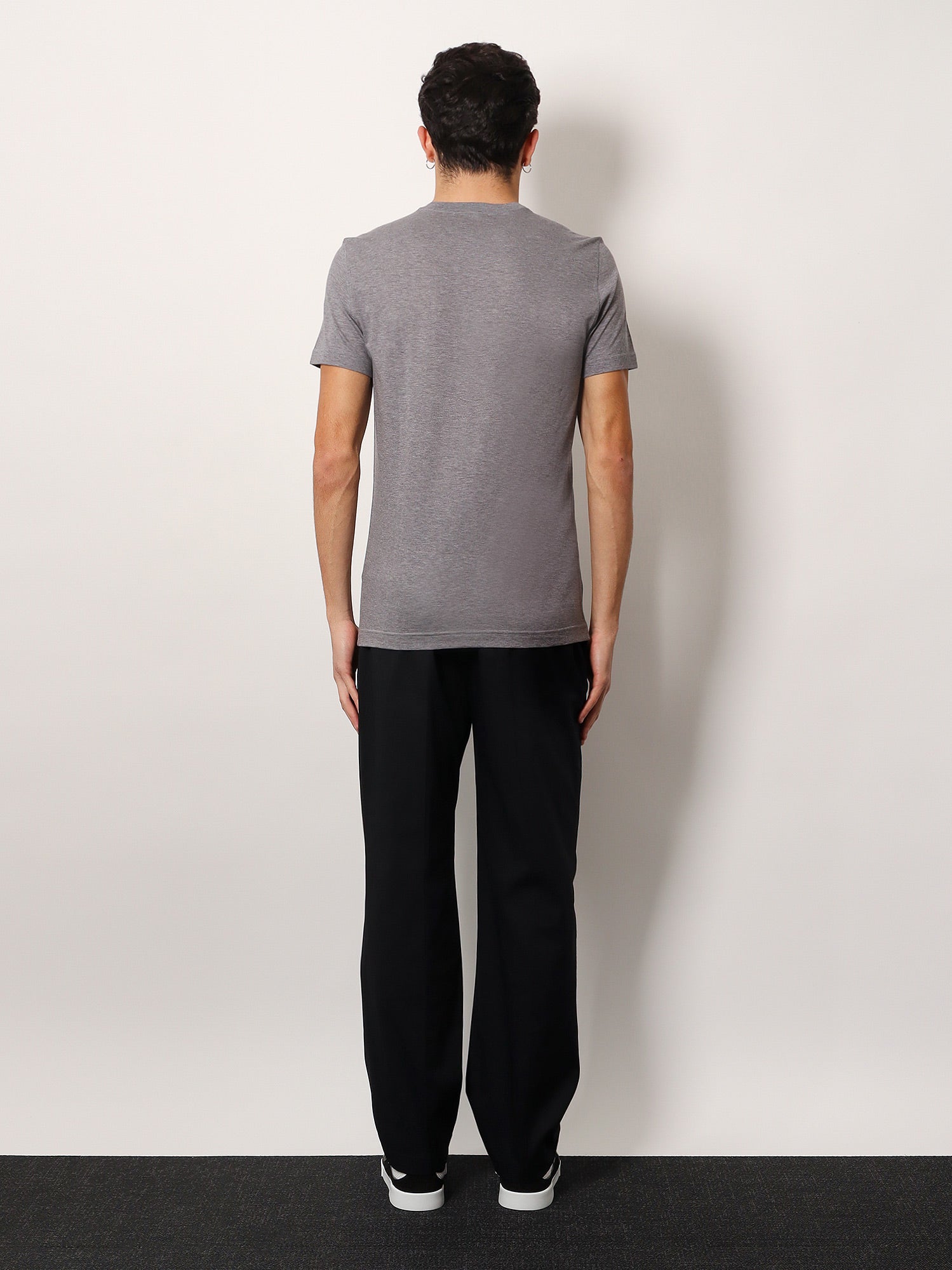 dolce-&-gabbana-cotton-t-shirt-with-metal-logo-detail
