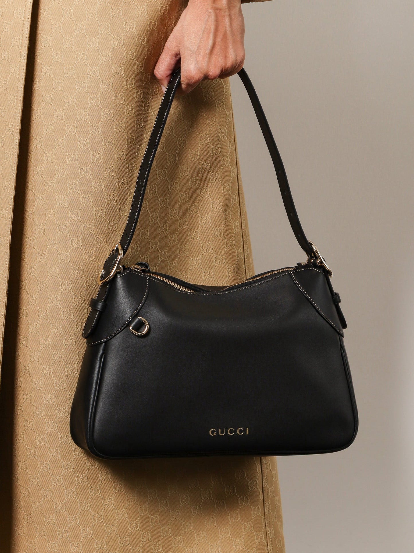 gucci-gg-emblem-leather-shoulder-bag