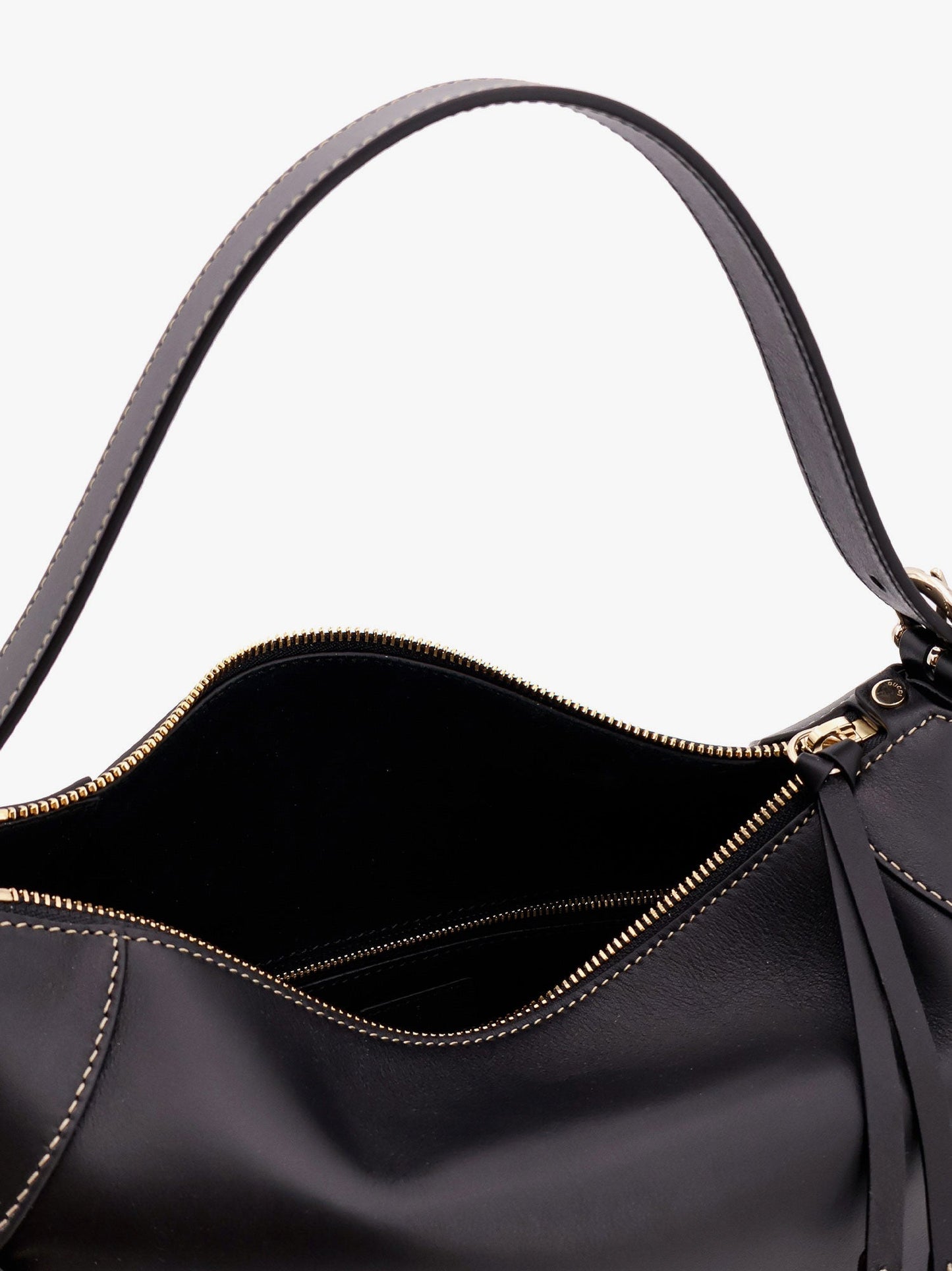 gucci-gg-emblem-leather-shoulder-bag-with-frontal-logo