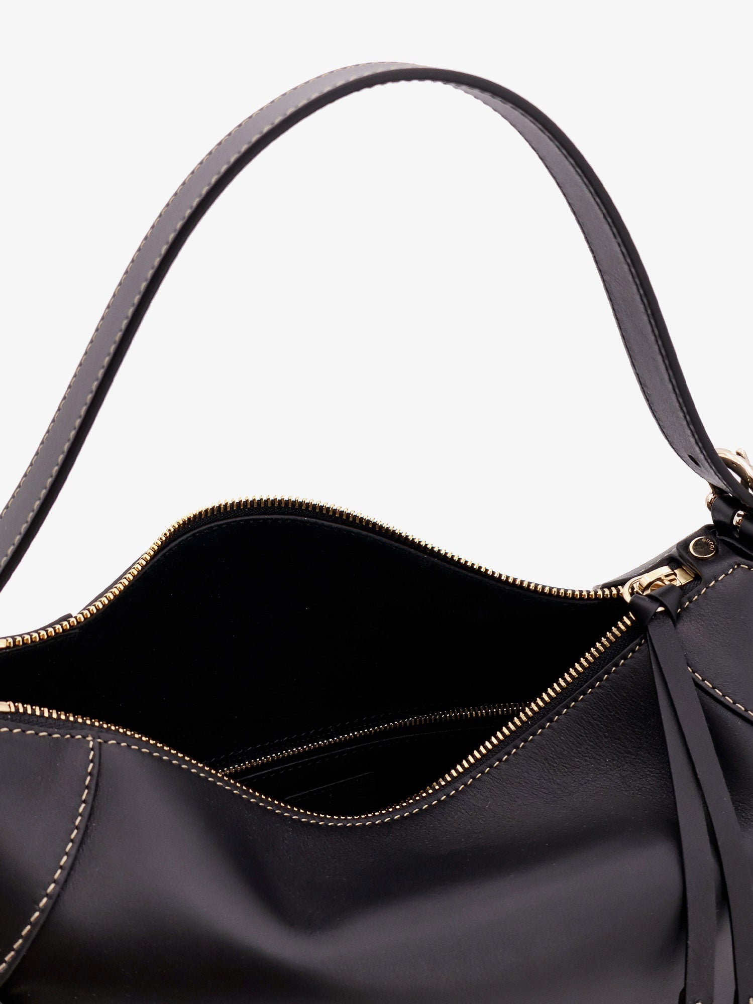 gucci-gg-emblem-leather-shoulder-bag-with-frontal-logo