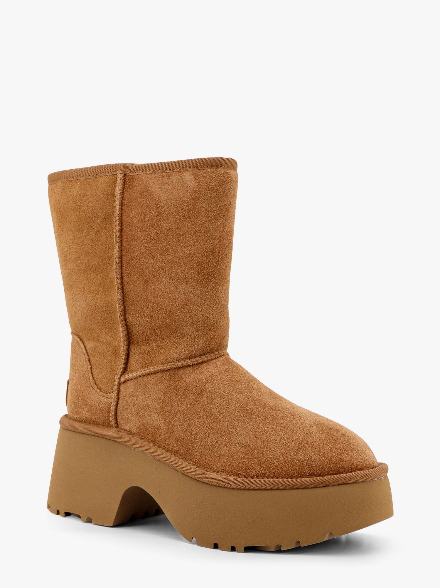 ugg-w-classic-shorts-new-heights-suede-boots.usa-reference-size