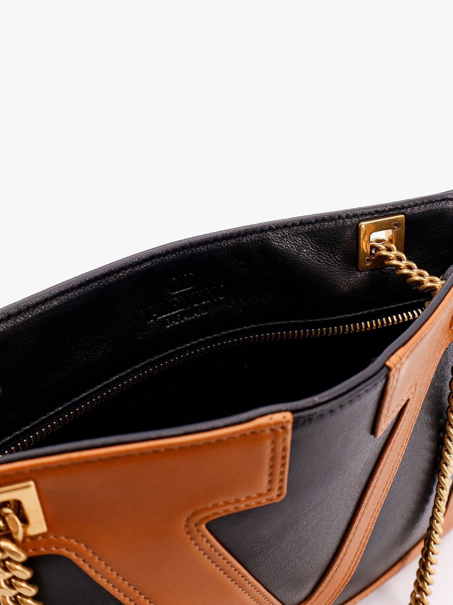 valentino-garavani-valentino-garavani-viva-superstar-leather-shoulder-bag-with-maxi-vlogo-signature-on-the-front