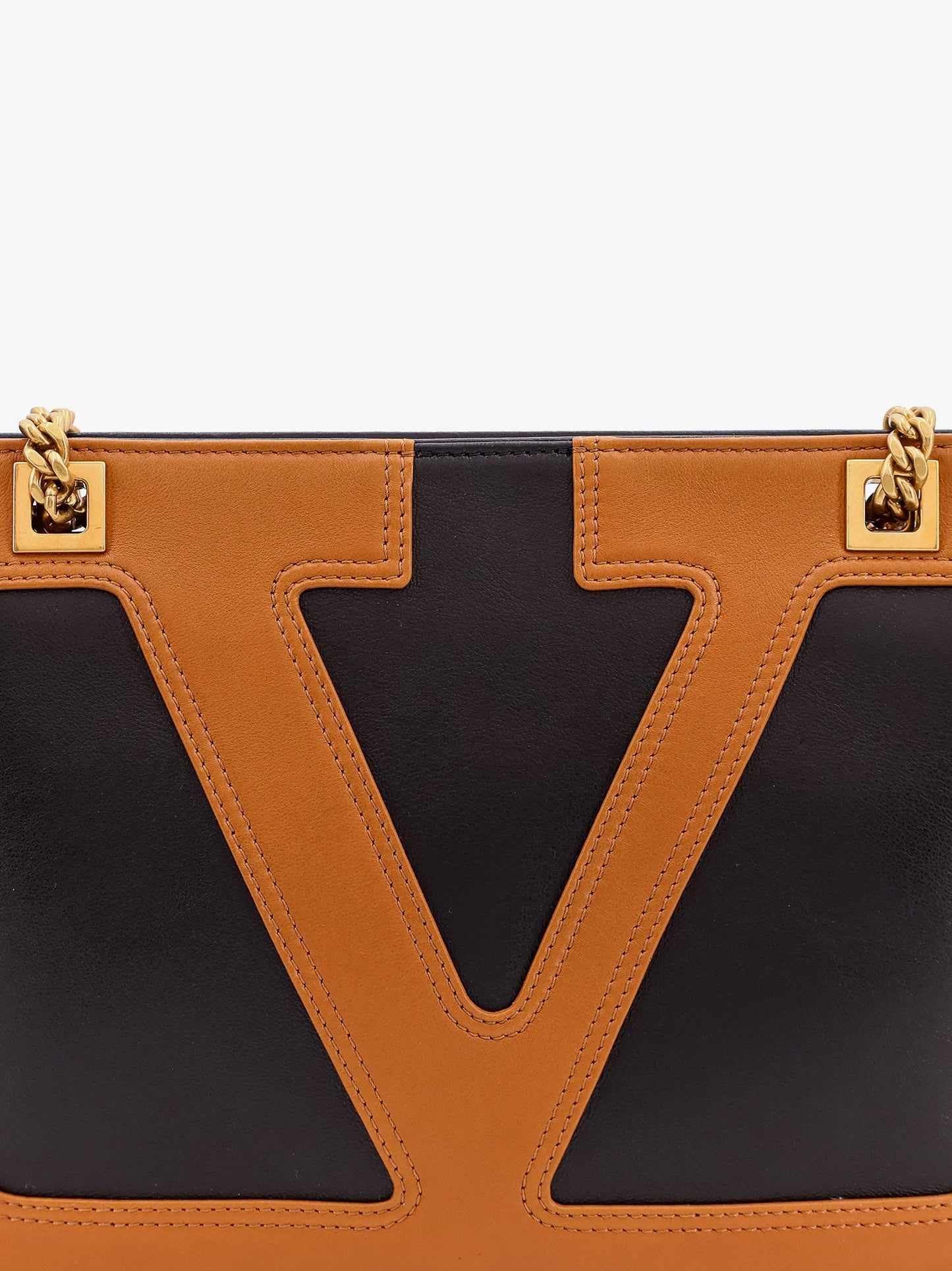 valentino-garavani-valentino-garavani-viva-superstar-leather-shoulder-bag-with-maxi-vlogo-signature-on-the-front