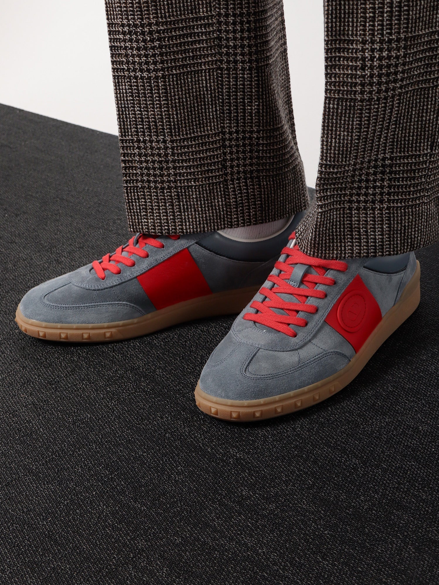 valentino-garavani-valentino-garavani-upvillage-low-top-sneaker-in-suede-and-leather