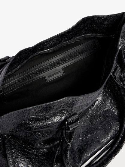 Le City Bag L leather shoulder strap with metal details