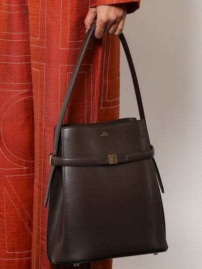 Leather bucket bag with strap on the front