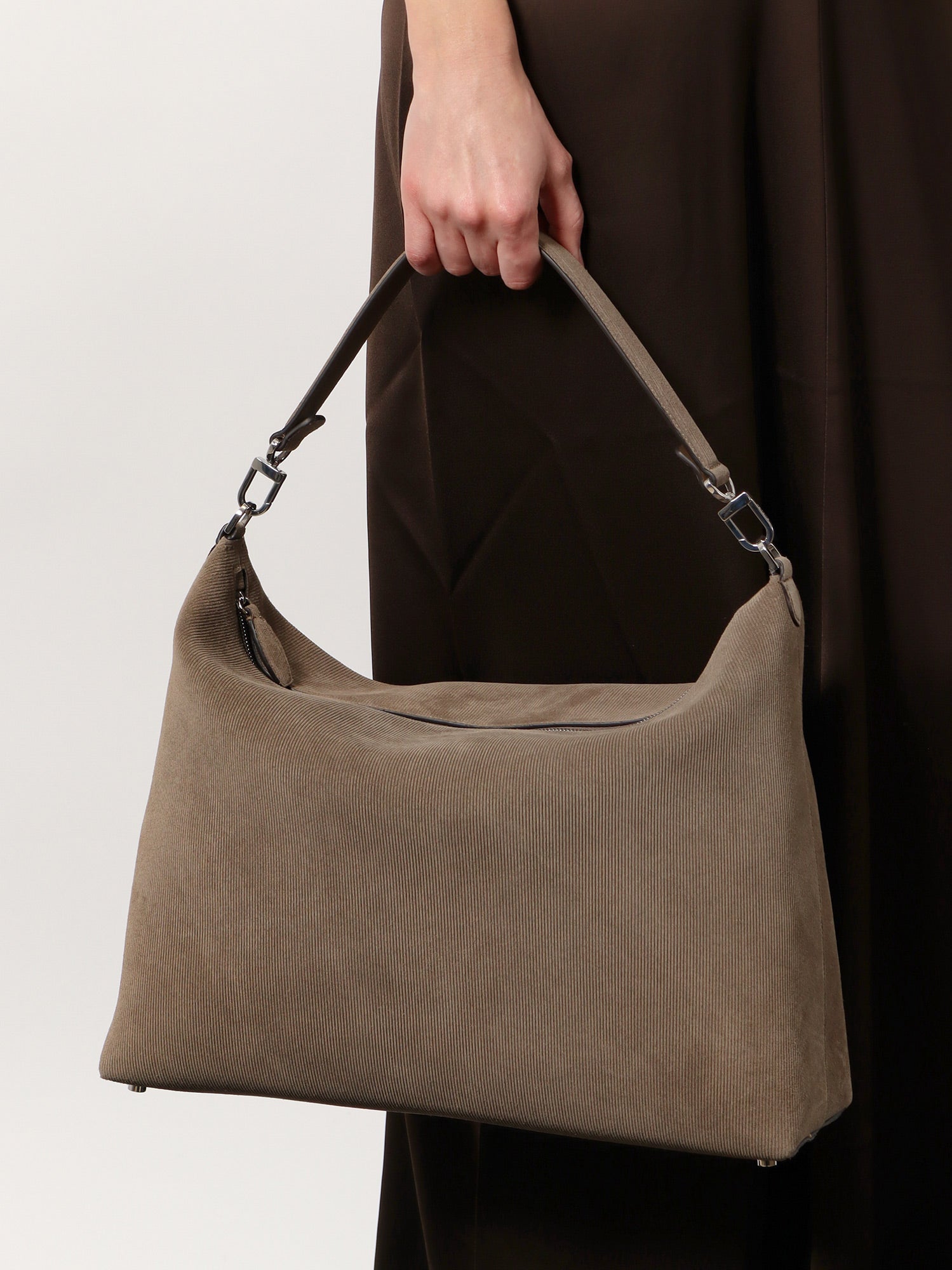 Bevel corduroy shoulder bag