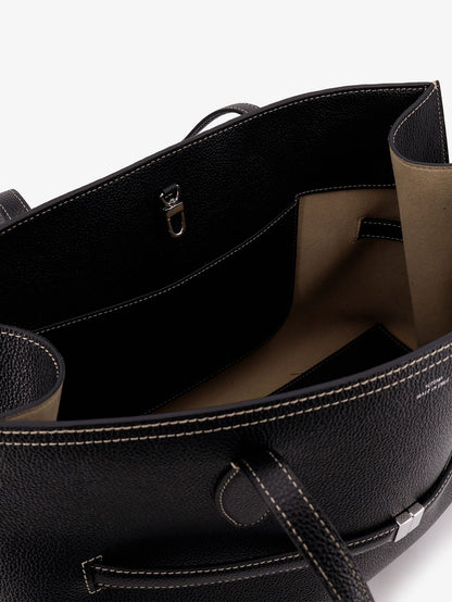 Leather shoulder bag with lettering logo on the front