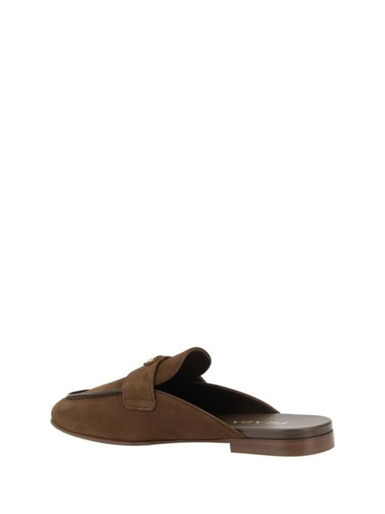 أحذية رياضية