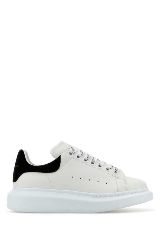 OVERSIZED SNEAKERS