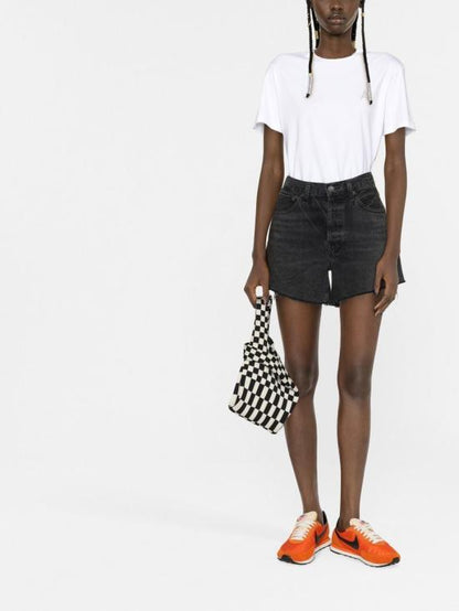 تي شيرت بأكمام قصيرة