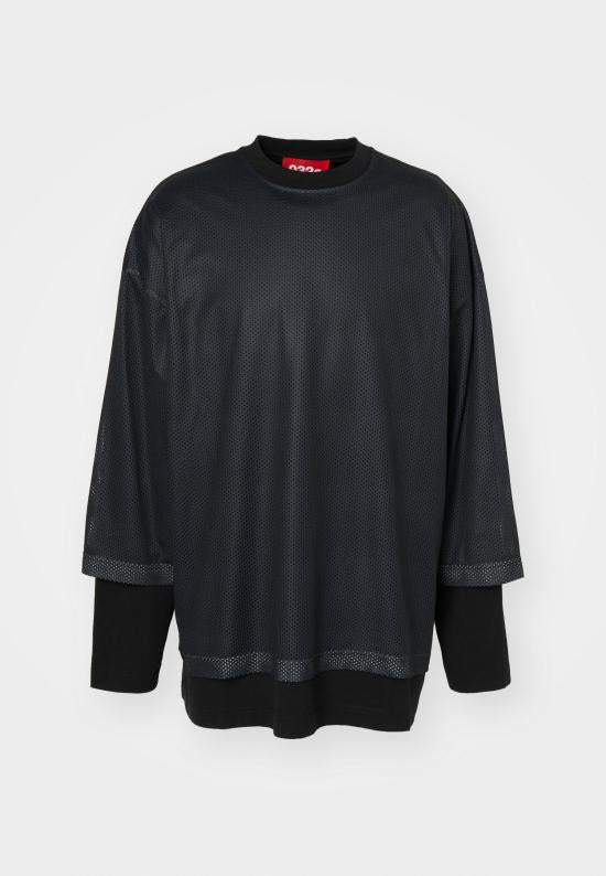 Long-sleeved t-shirt