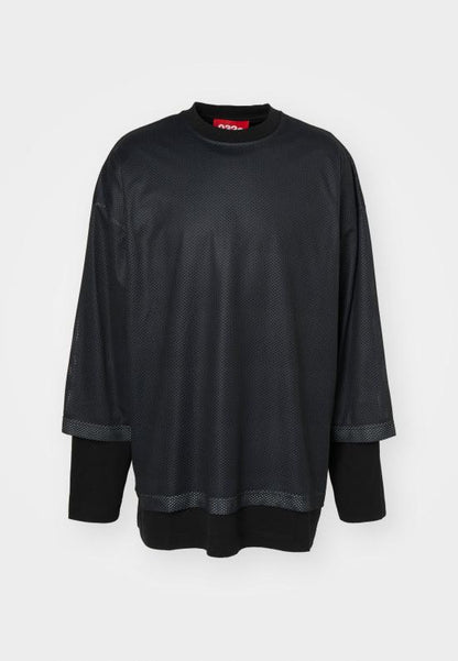 Long-sleeved t-shirt