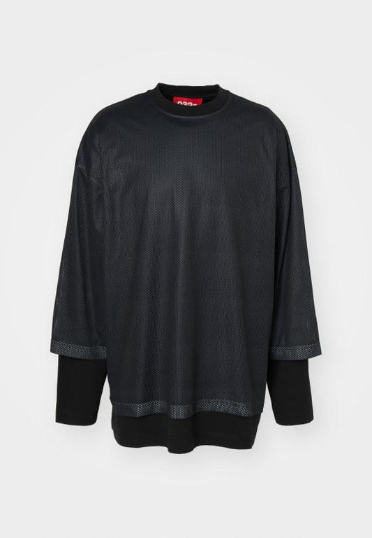 Long-sleeved t-shirt