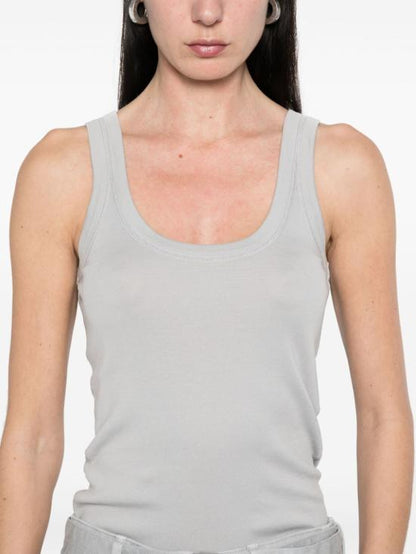 Sleeveless t -shirt