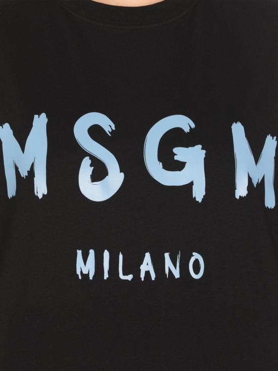 Short -sleeved t -shirt