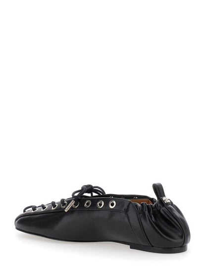 Flat shoes