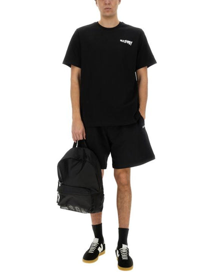 Short -sleeved t -shirt
