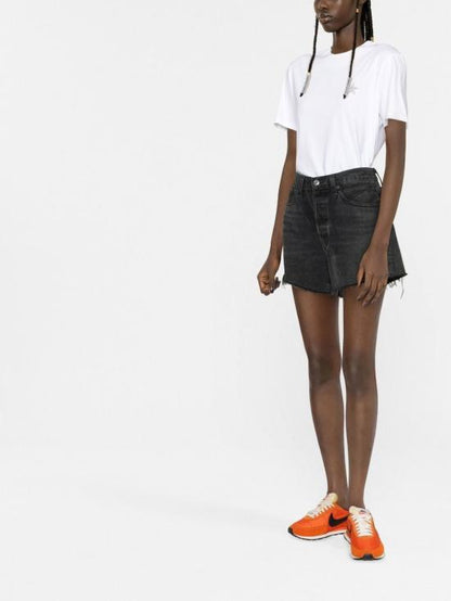 تي شيرت بأكمام قصيرة