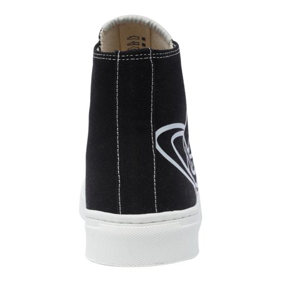 أحذية رياضية