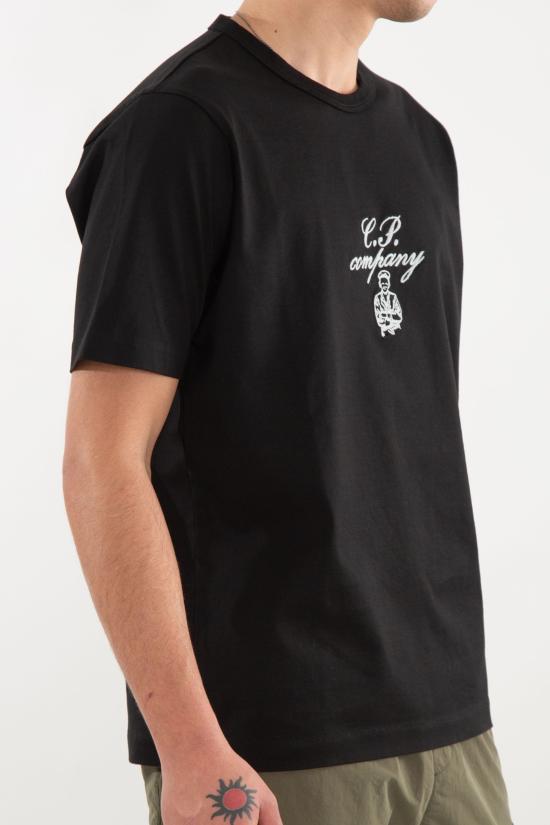 Short -sleeved t -shirt