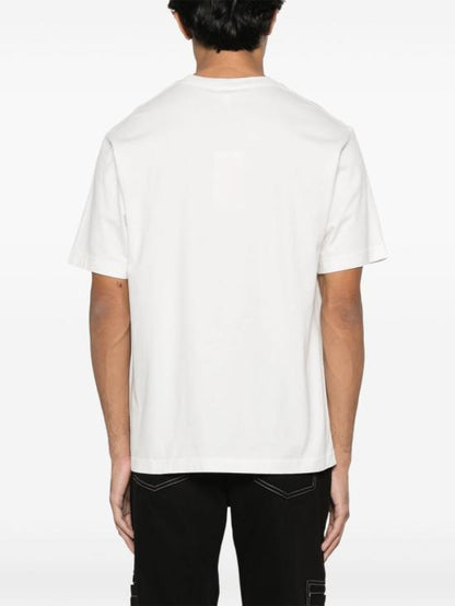 Short -sleeved t -shirt