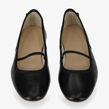 Flat shoes