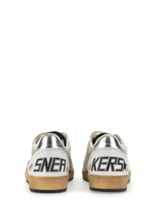 أحذية رياضية