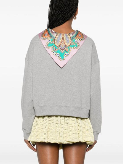 Long -sleeved t -shirt