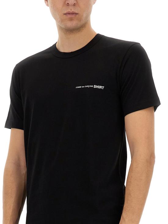 Short -sleeved t -shirt