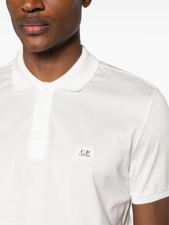 Short -sleeved t -shirt