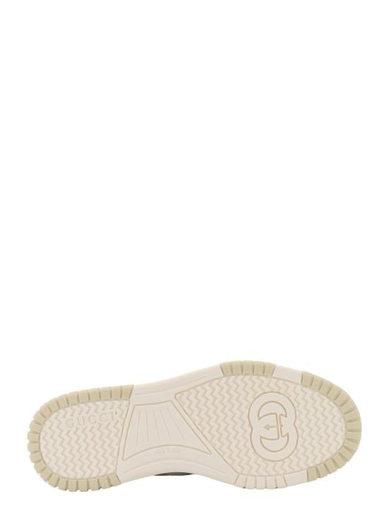 أحذية رياضية