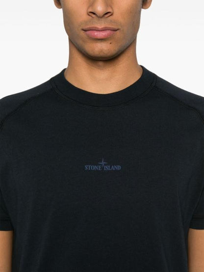 Short -sleeved t -shirt