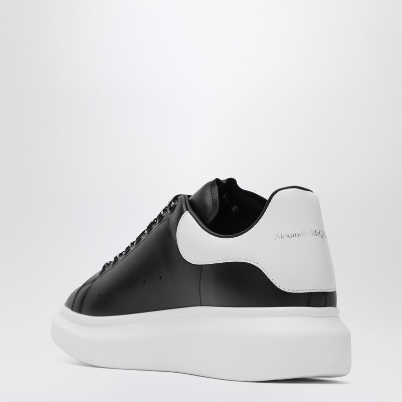 Oversized black/white sneakers