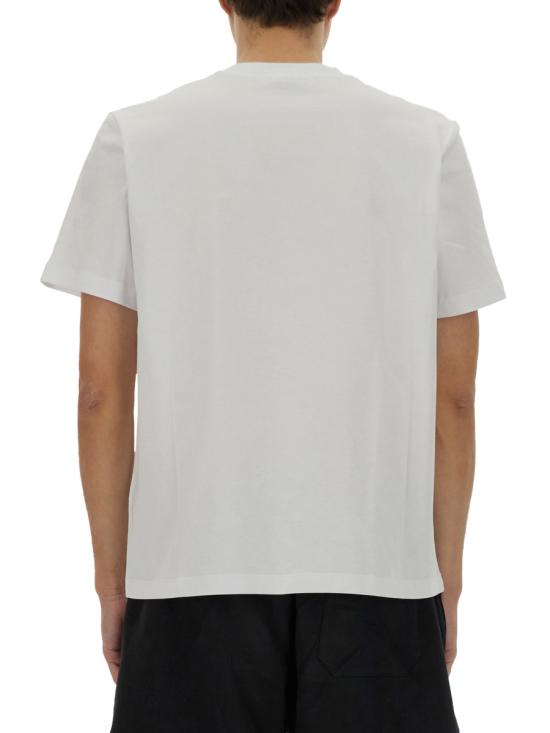 Short -sleeved t -shirt