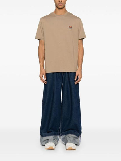 Short -sleeved t -shirt