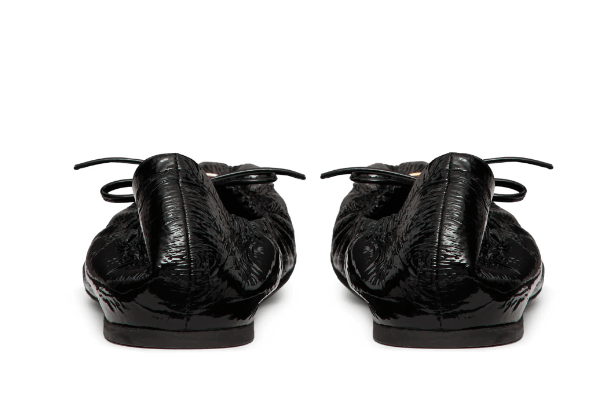 حذاء باليرينا مزين بشعار VLOGO