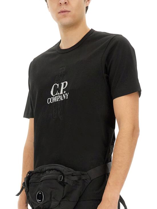 Short -sleeved t -shirt