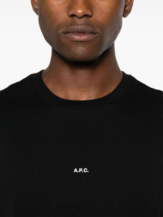 Short -sleeved t -shirt