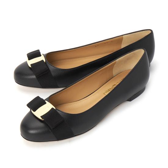 Flat shoes