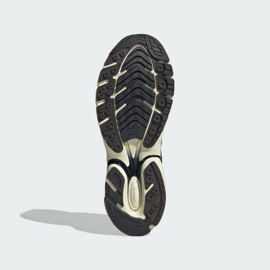 أحذية رياضية