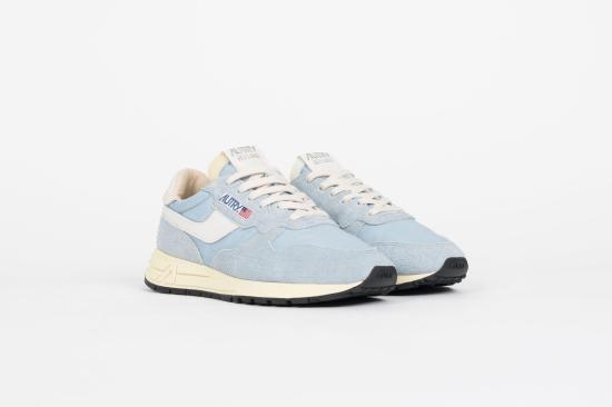 أحذية رياضية